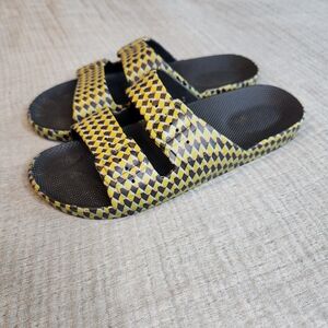 Freedom Moses Revolve Gia Slide in Black 39 40 9 10